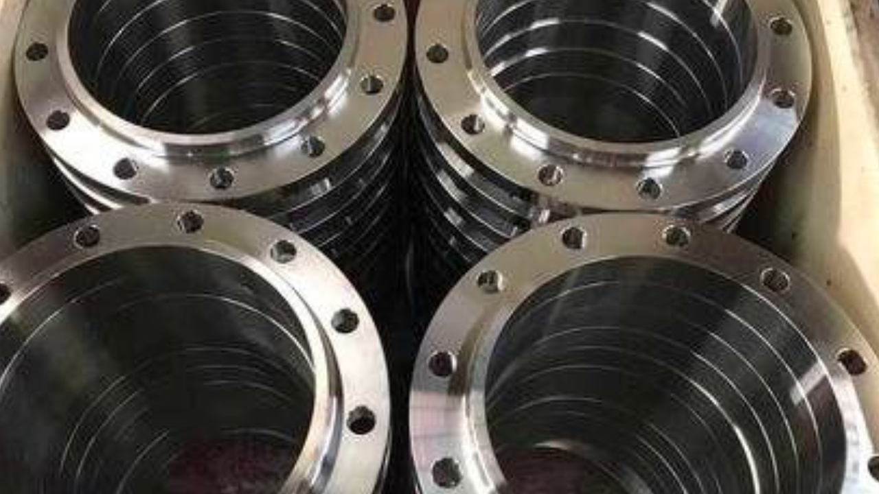 What are the Major and Considerable Classification of Flange Types?